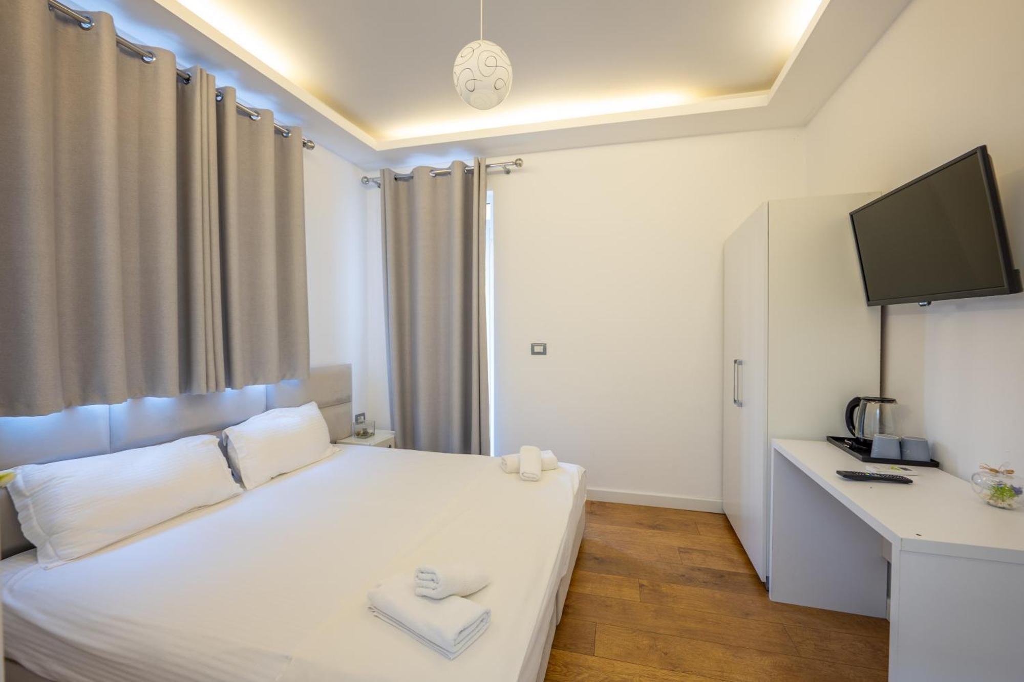 Hotel Myrtai - City Center Sarande Exterior photo