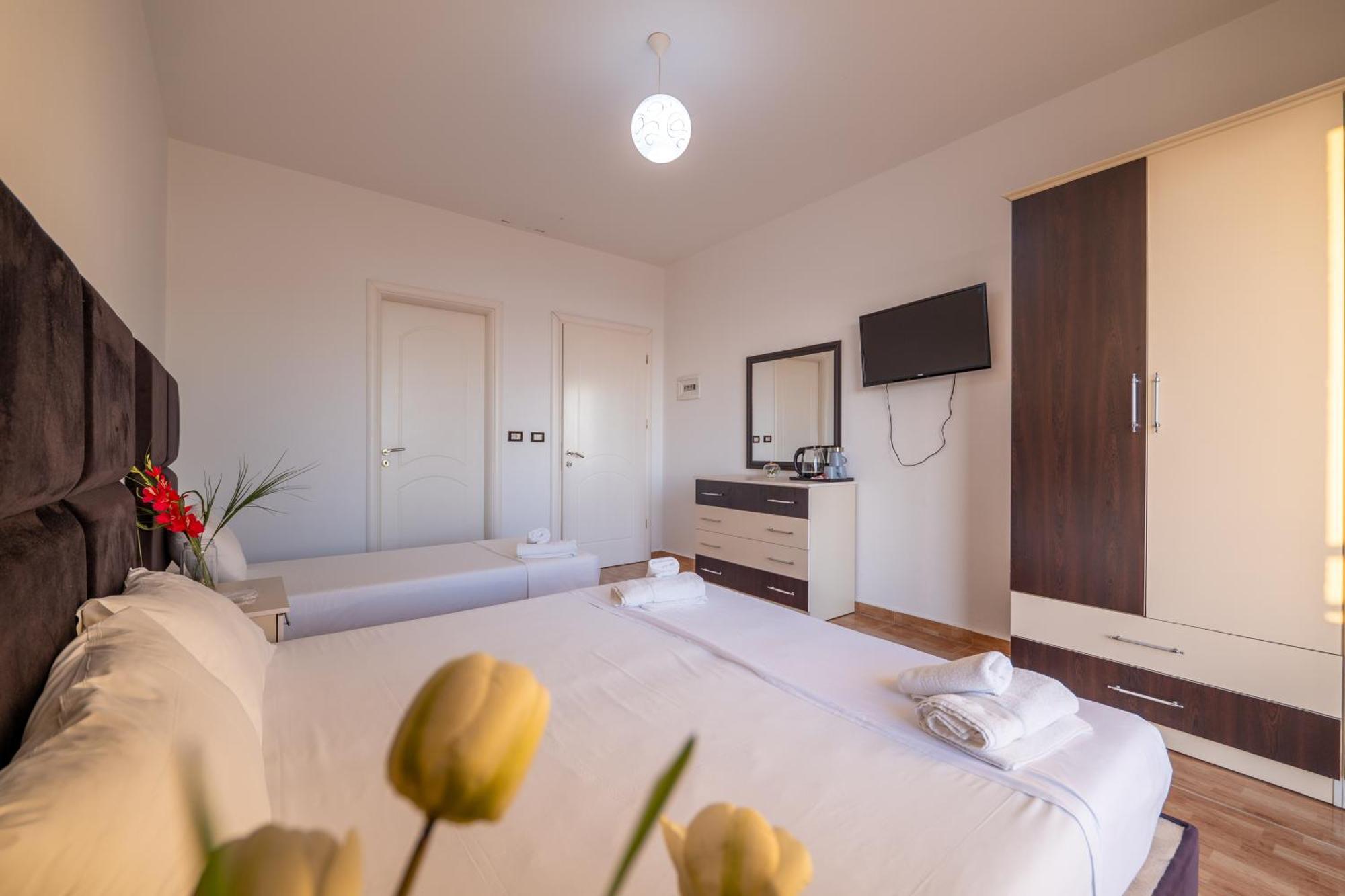 Hotel Myrtai - City Center Sarande Exterior photo