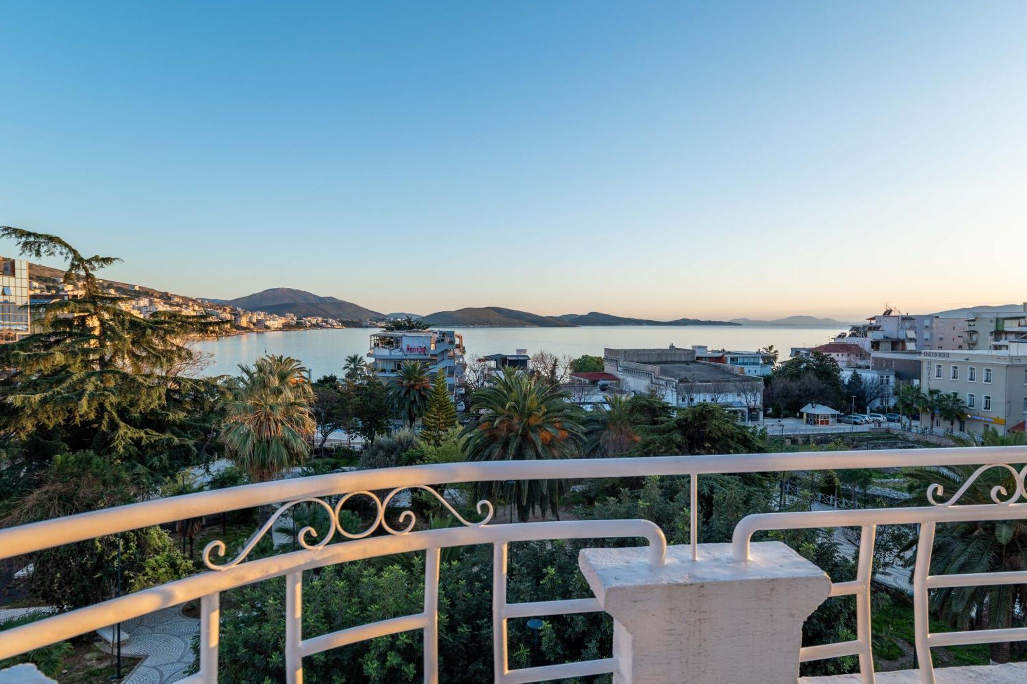 Hotel Myrtai - City Center Sarande Exterior photo