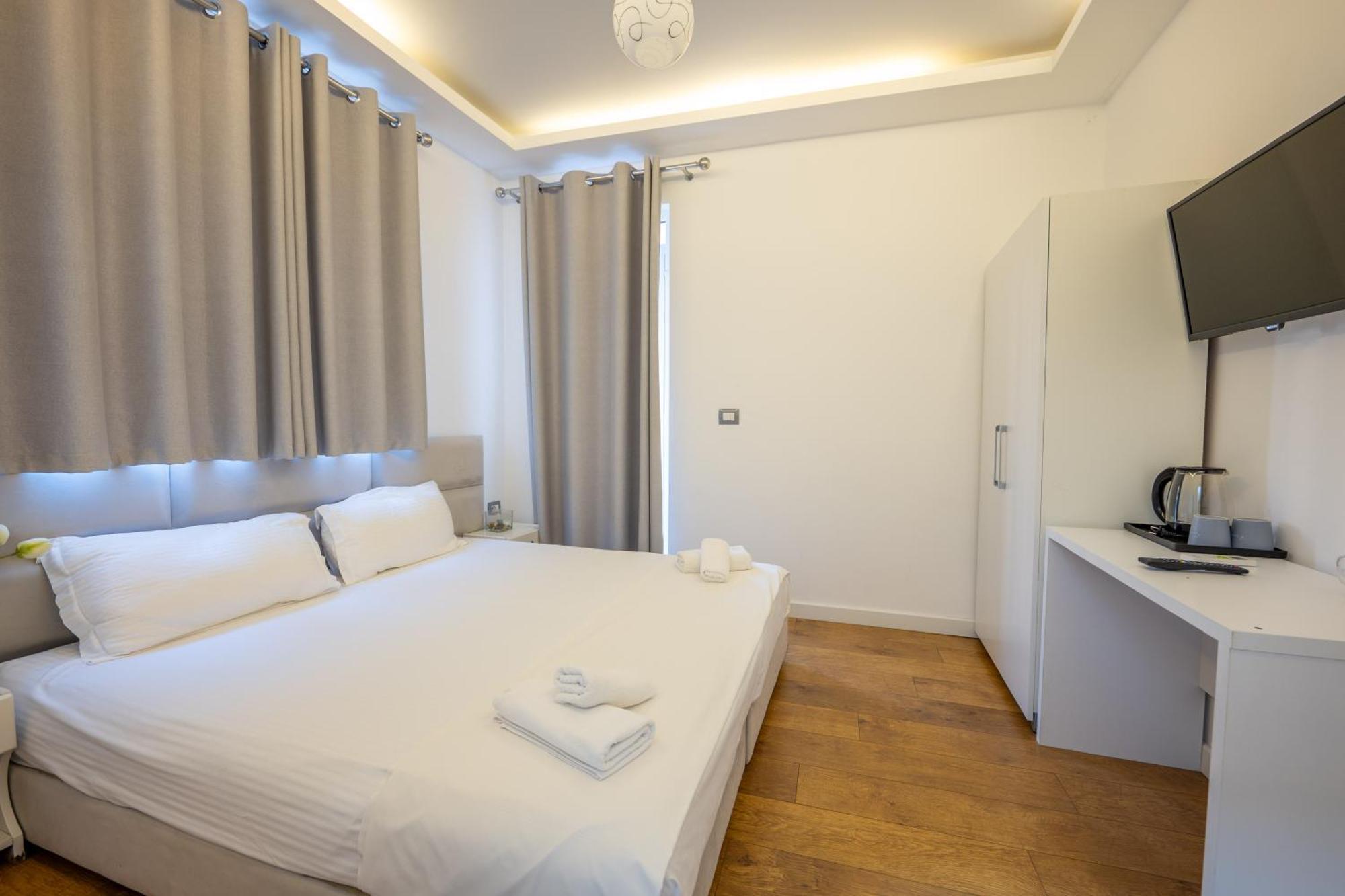 Hotel Myrtai - City Center Sarande Exterior photo