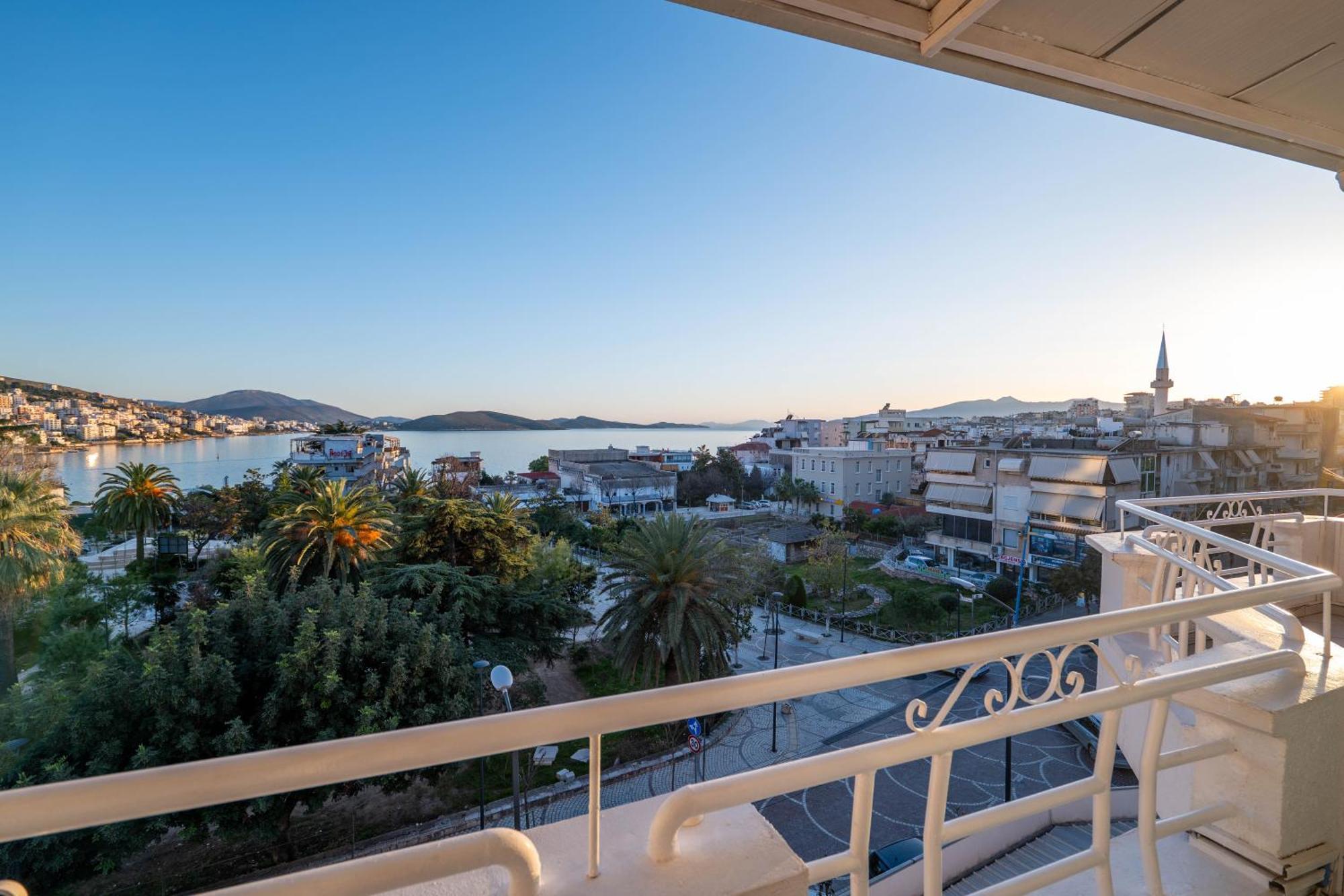 Hotel Myrtai - City Center Sarande Exterior photo