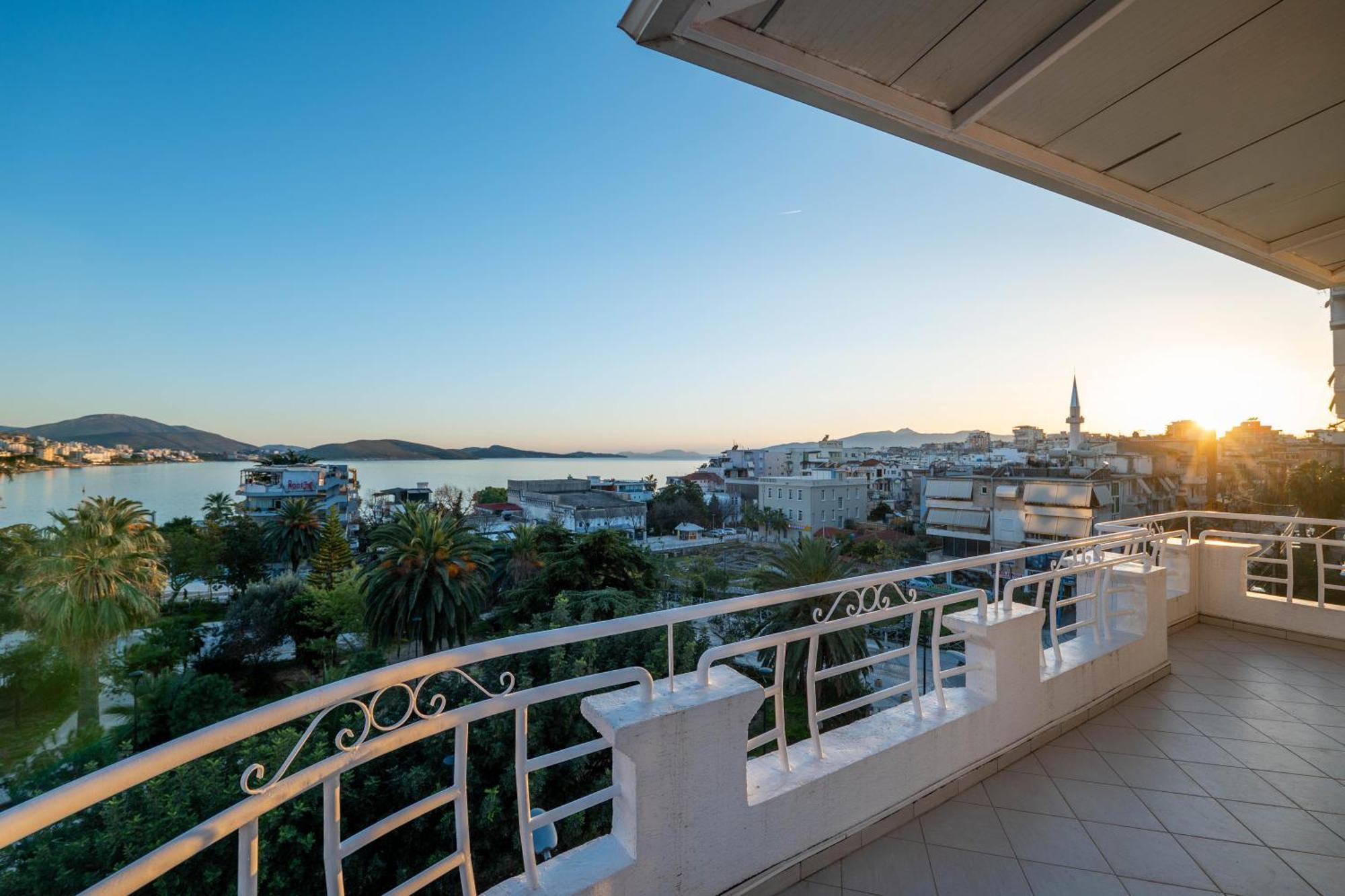 Hotel Myrtai - City Center Sarande Exterior photo