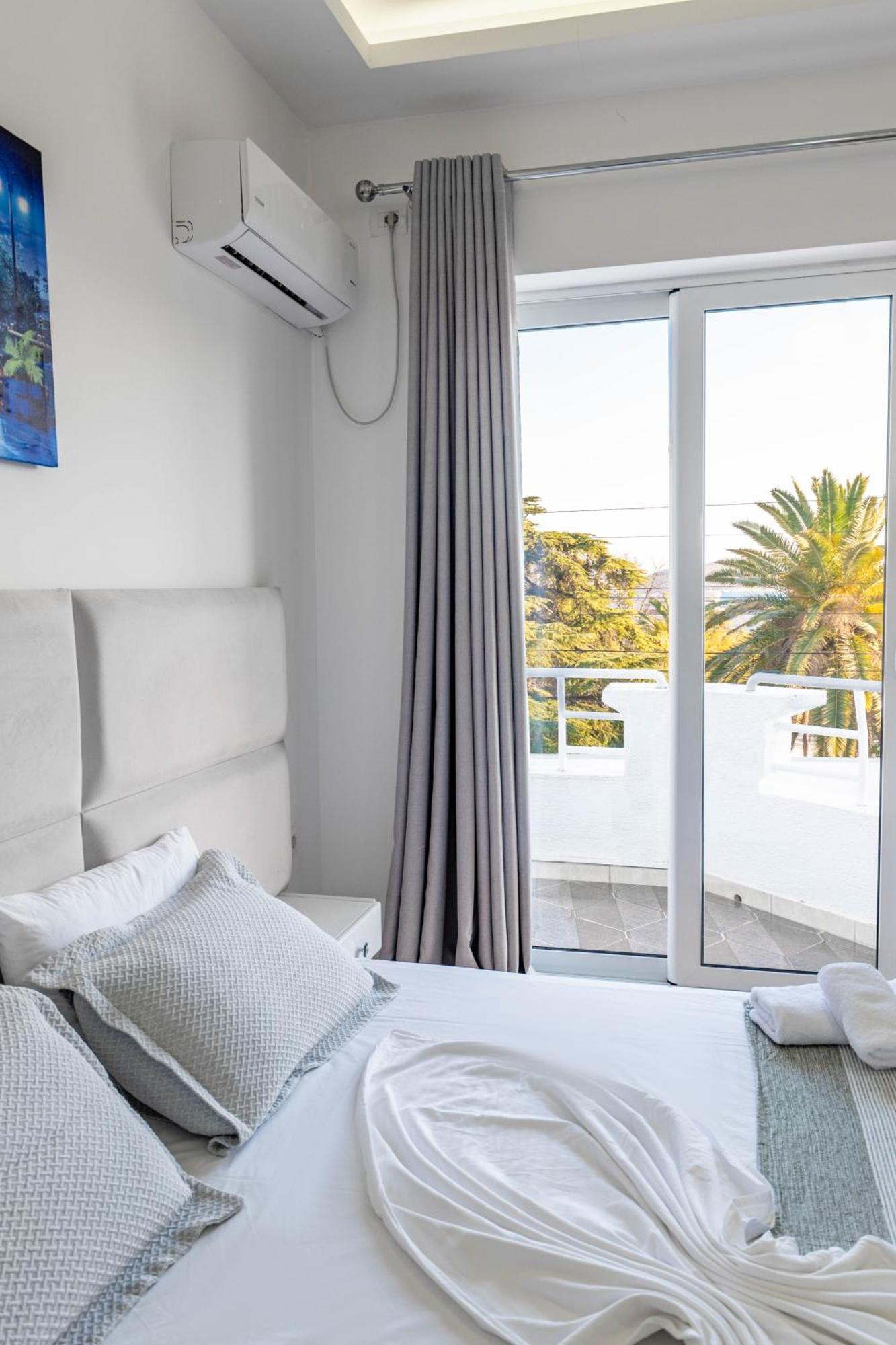 Hotel Myrtai - City Center Sarande Exterior photo